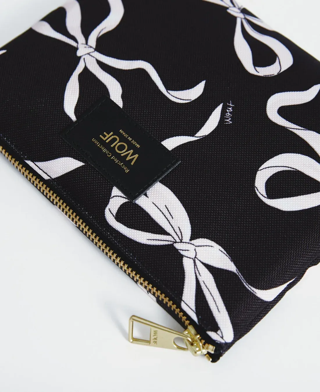 Carlota Pouch