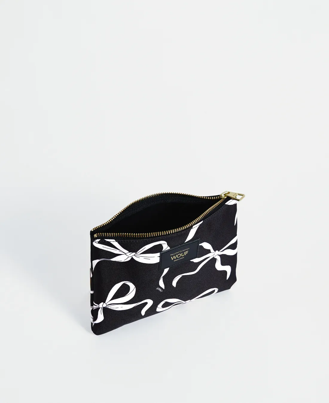 Carlota Pouch