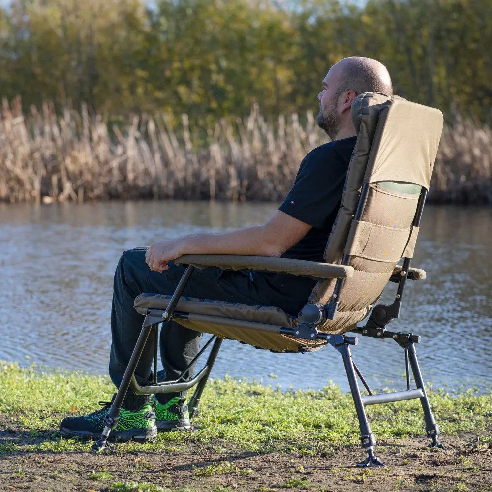 Dellonda Deluxe Portable Reclining Fishing Chair with Padded Armrests - A