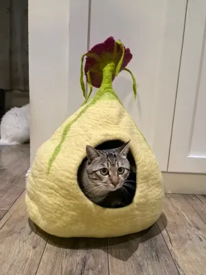 Handmade Wool Cat Cave Cat Bed Flower Decoration