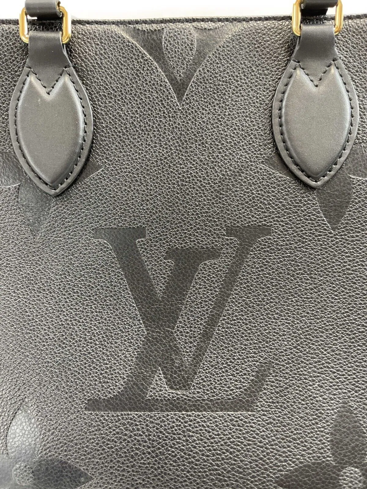 Louis Vuitton - LV OnTheGo MM - Black Leather Tote w/ Shoulder Strap
