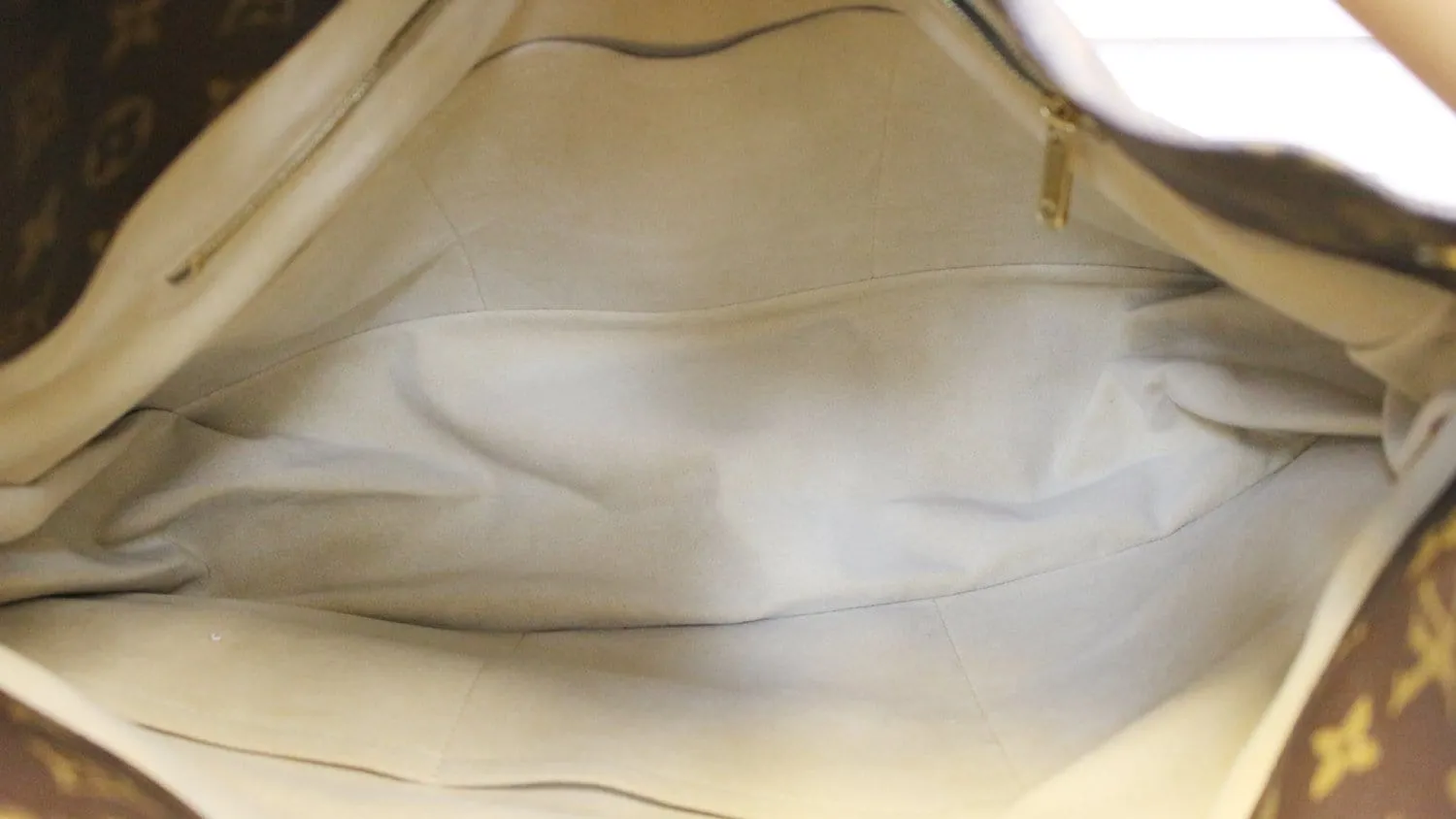LOUIS VUITTON Monogram Canvas Artsy GM Shoulder Bag Limited
