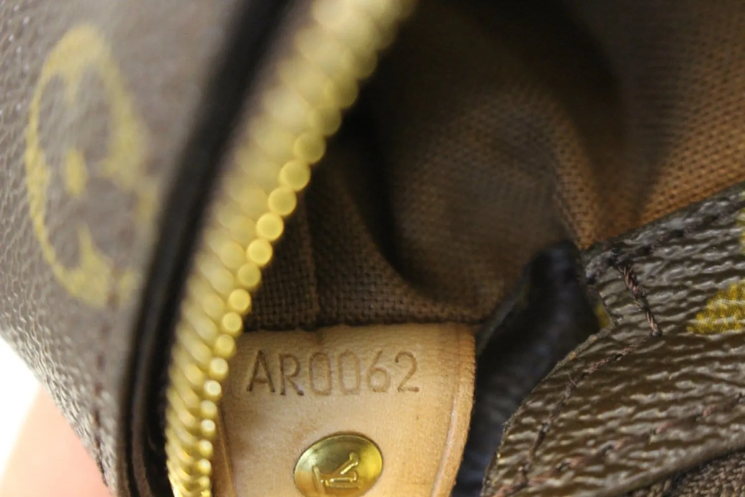 LOUIS VUITTON Monogram Canvas Cabas Mezzo Tote Bag