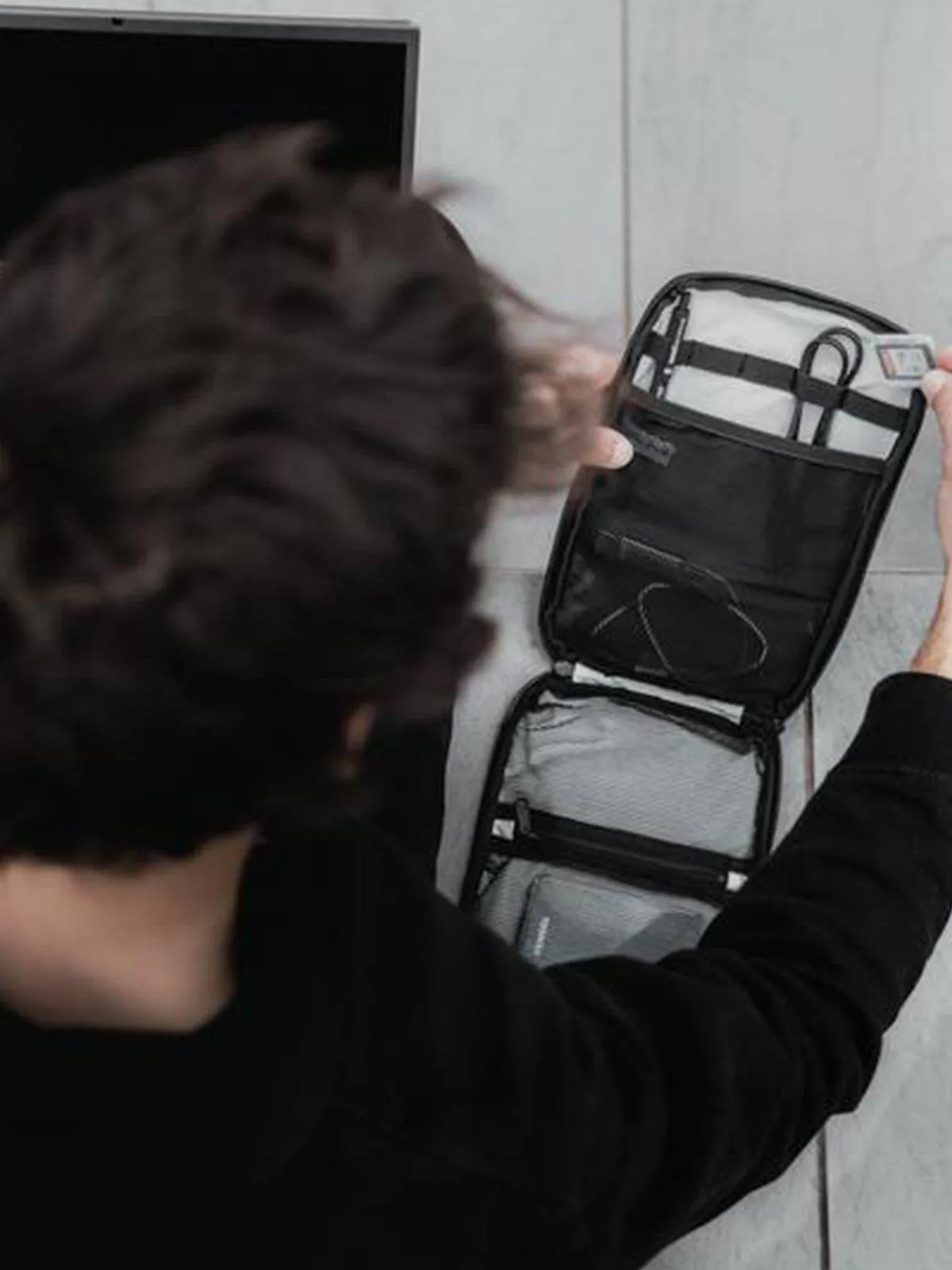 Modern Dayfarer Tech Pouch Black