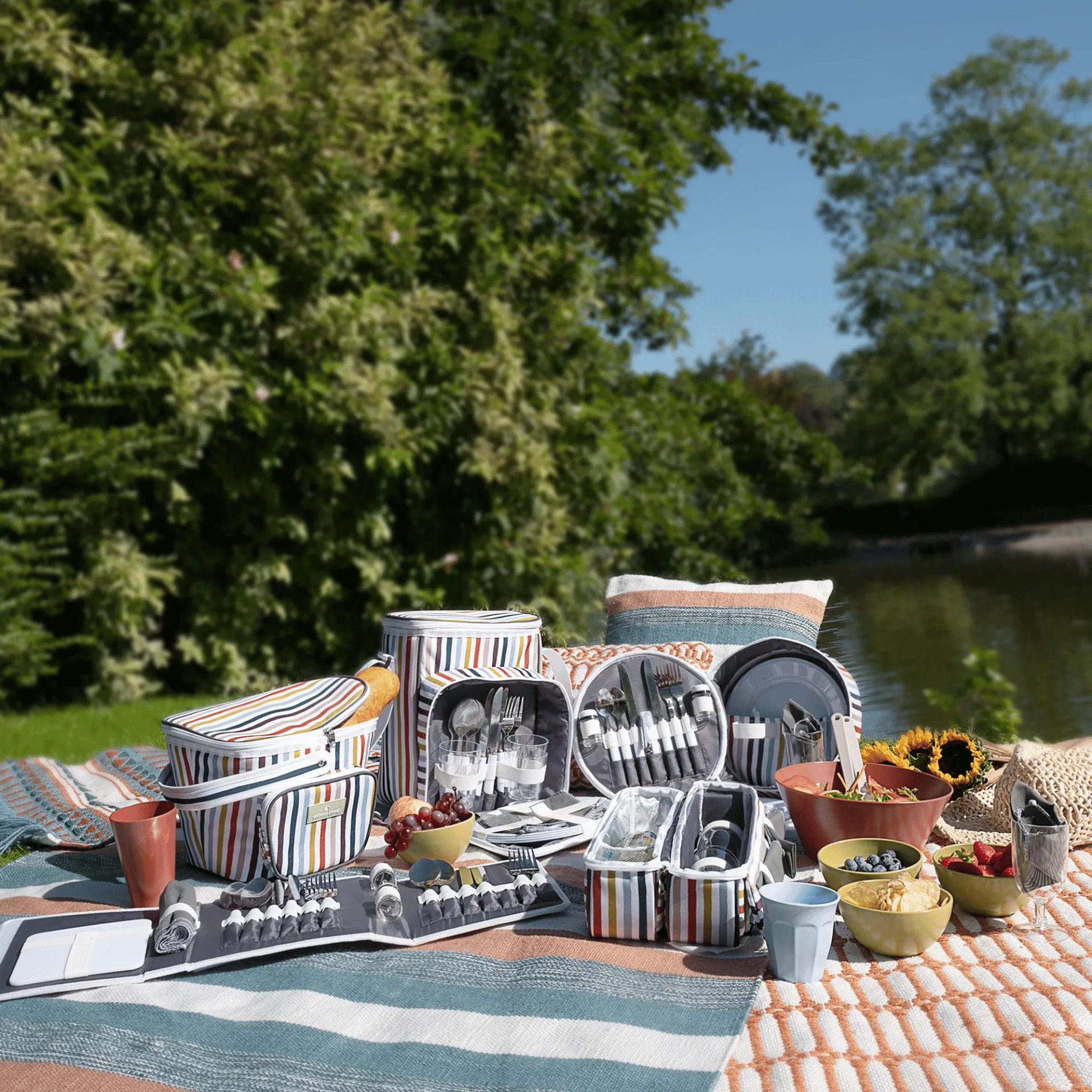 Picnic Hamper - 4 Person - Stripe