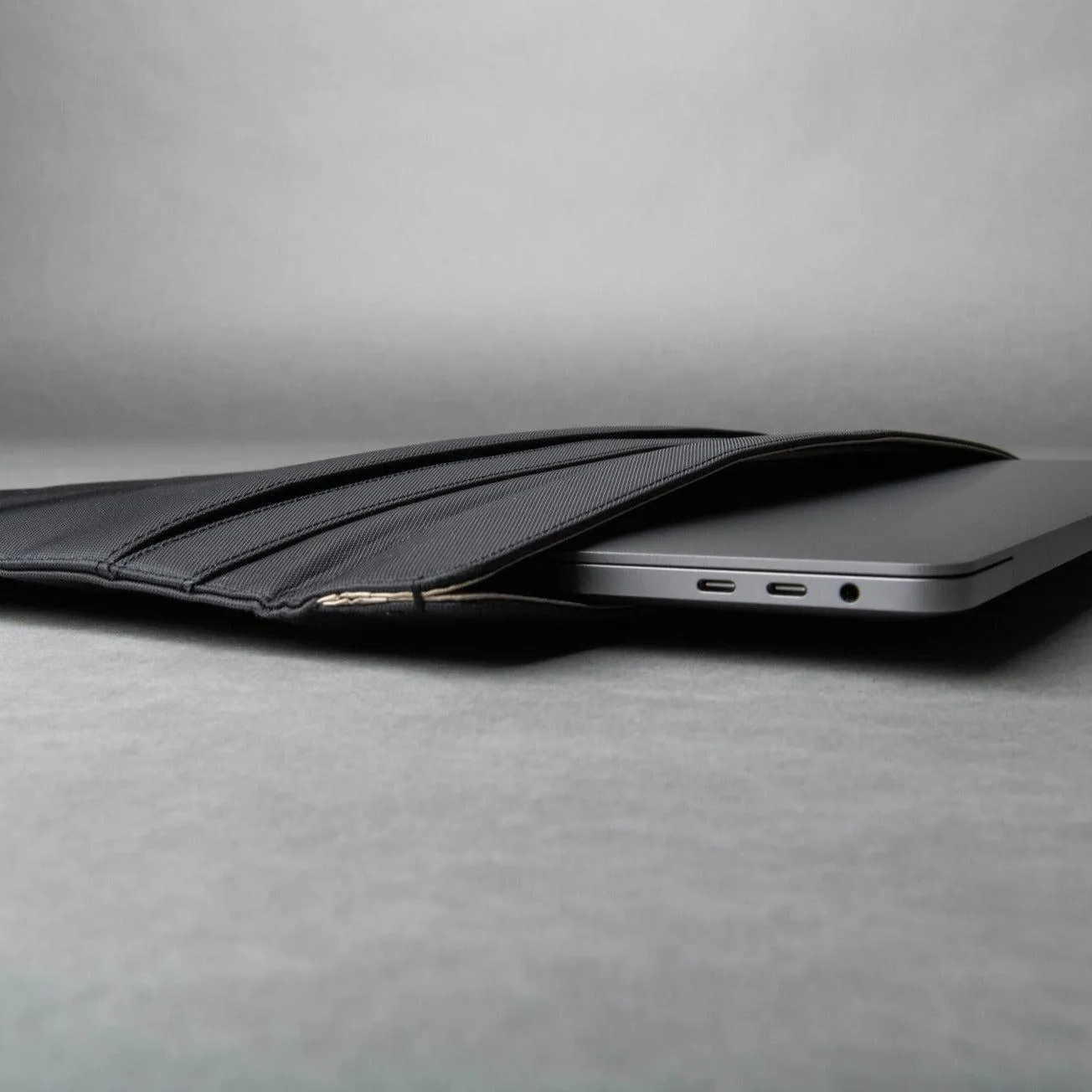 SLNT Faraday Laptop and Tablet Sleeves Weatherproof Nylon Black