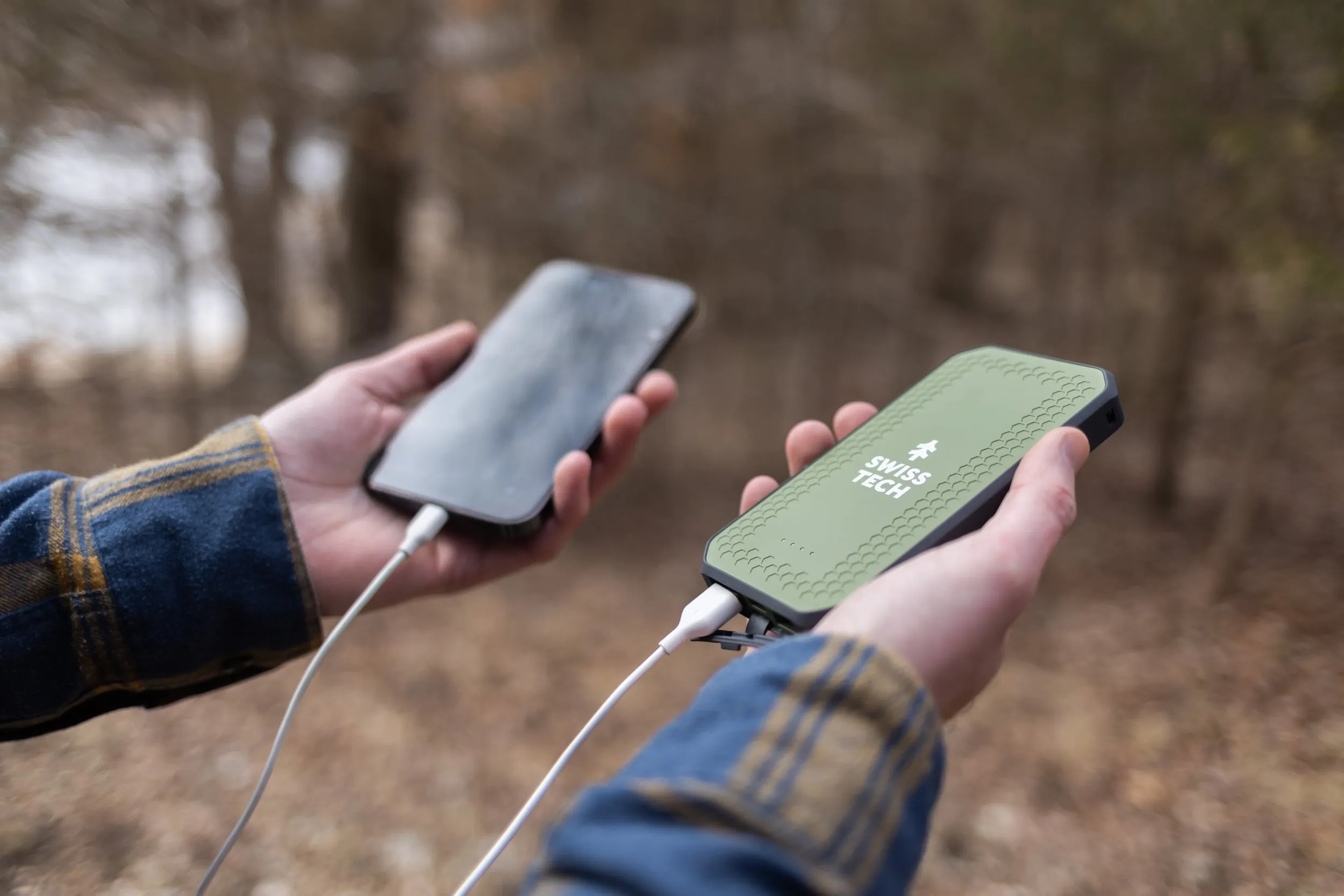 Swiss Tech 10000 mAh RUGGED PORTABLE POWER BANK / CHARGER | IP54 WEATHER PROOF