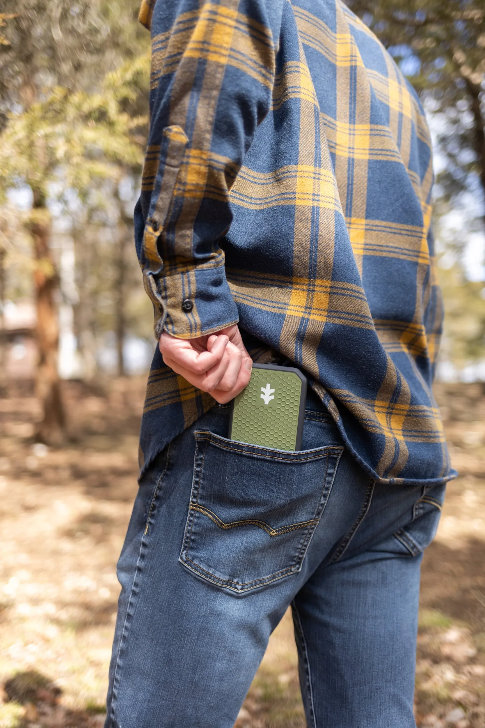Swiss Tech 10000 mAh RUGGED PORTABLE POWER BANK / CHARGER | IP54 WEATHER PROOF