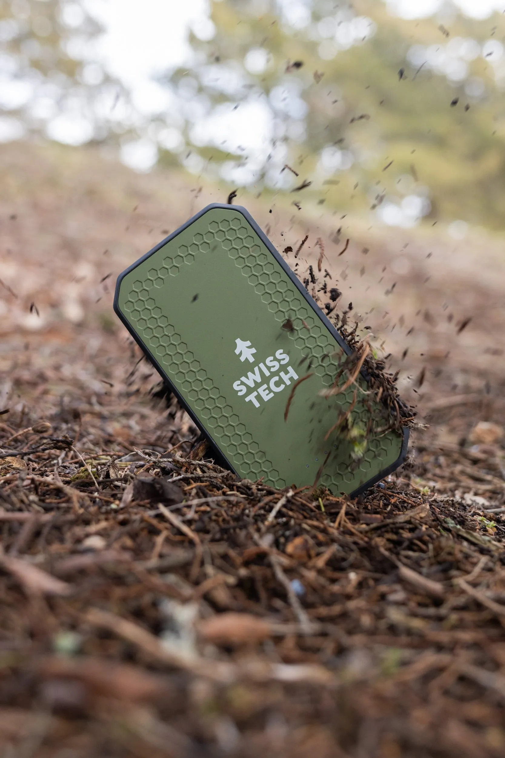 Swiss Tech 10000 mAh RUGGED PORTABLE POWER BANK / CHARGER | IP54 WEATHER PROOF