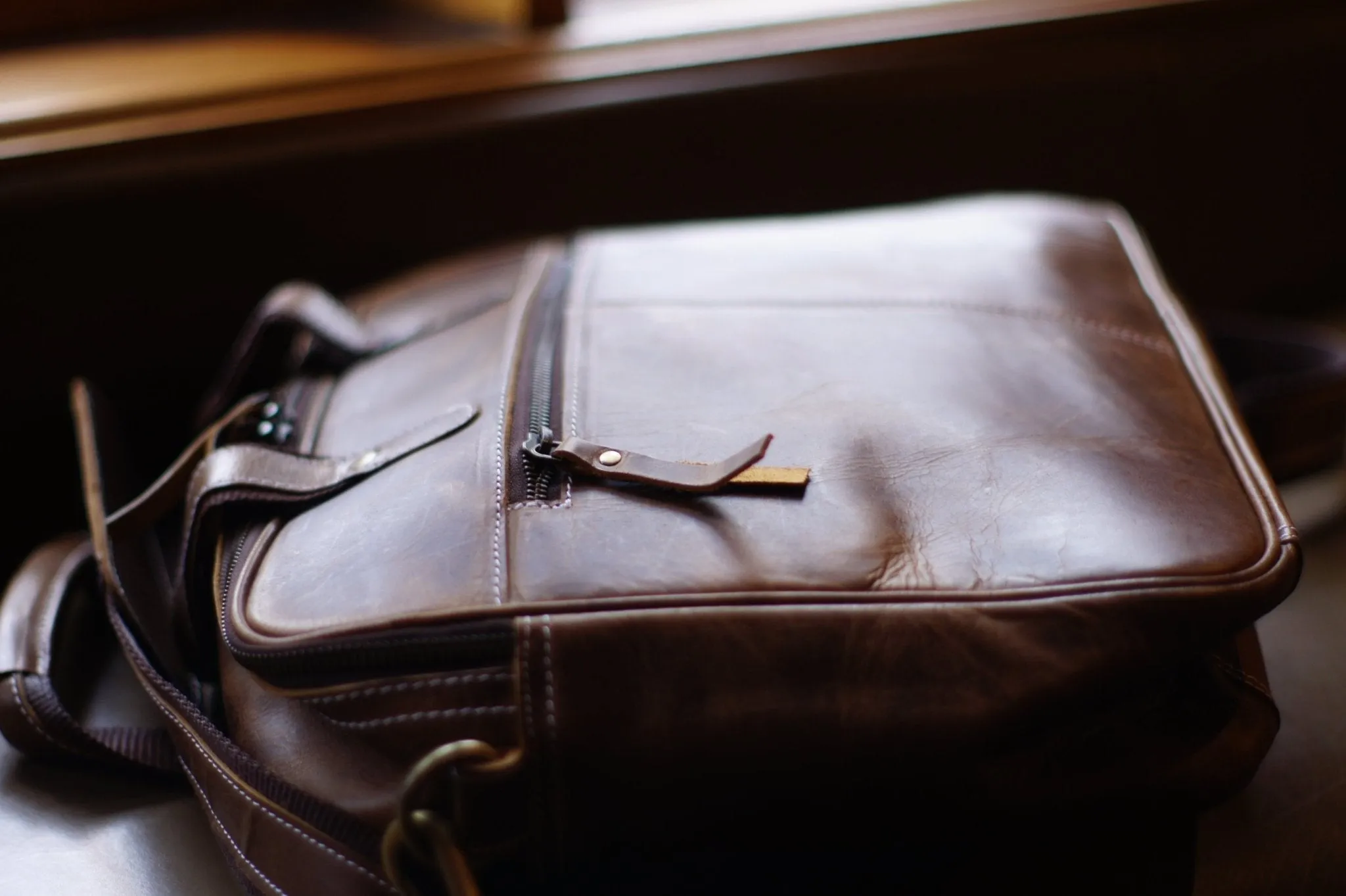 The Madeley Messenger Leather Laptop Bag by ArchieSoul Man   Free Valet Tray